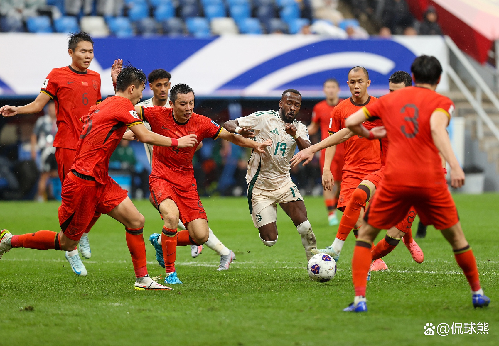 赛前突围战来临；广州队围绕足总杯遗憾出局；震撼外界；年轻球员得到机会(s5总决赛视频回放skt)