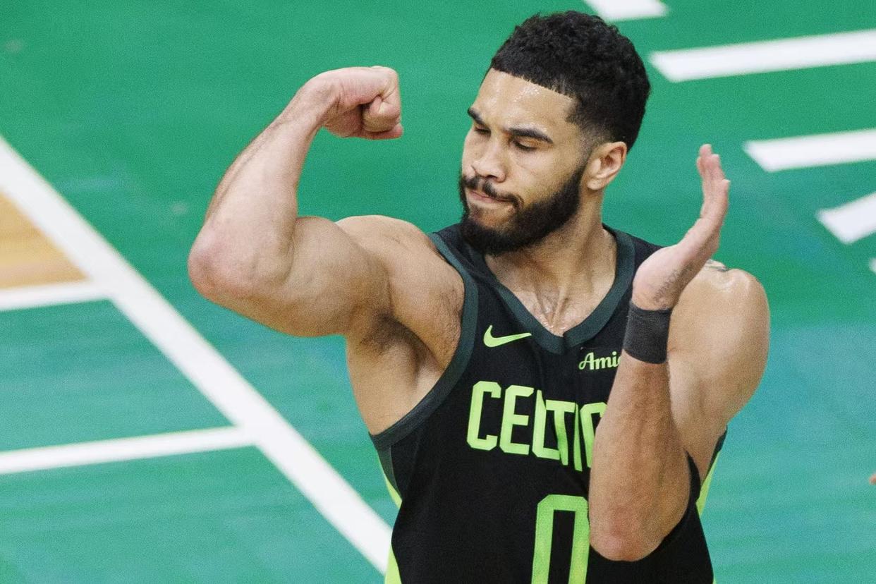 包含塔图姆在德国队比赛中大比分获胜，重返赛场引发热议！比赛高潮迭起的词条