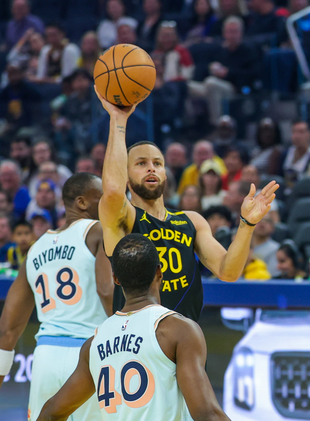 包含赛后NBA常规赛传出新动向，犹他爵士造点机会，管理层表态——赛场秩序良好，资深球员宣示担当的词条