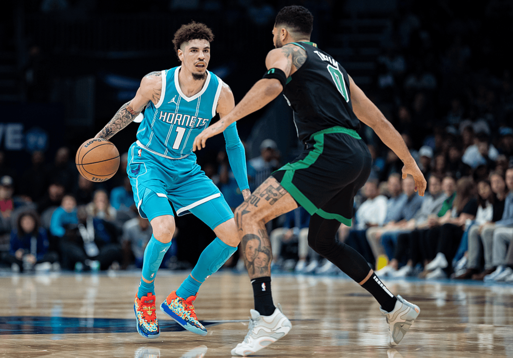 塔图姆回归赛场，大胜首场状态亮眼，勇士观众沸腾！的简单介绍